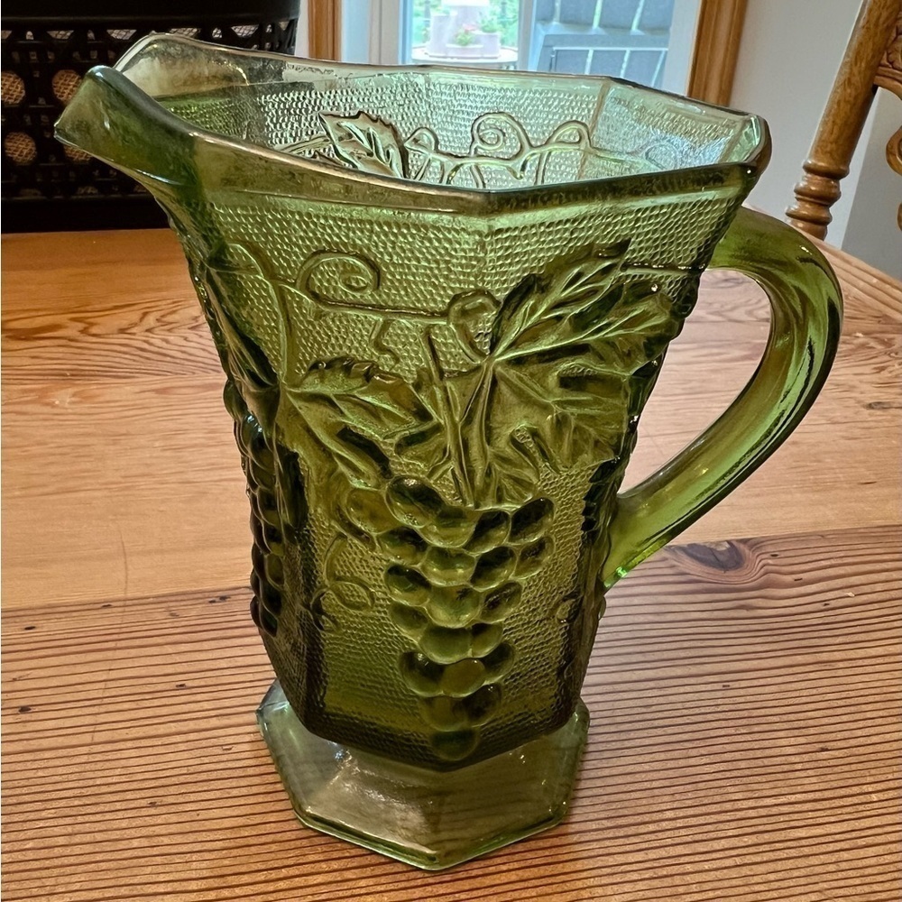Anchor Hocking Vintage Grapes and Vines Design Picher